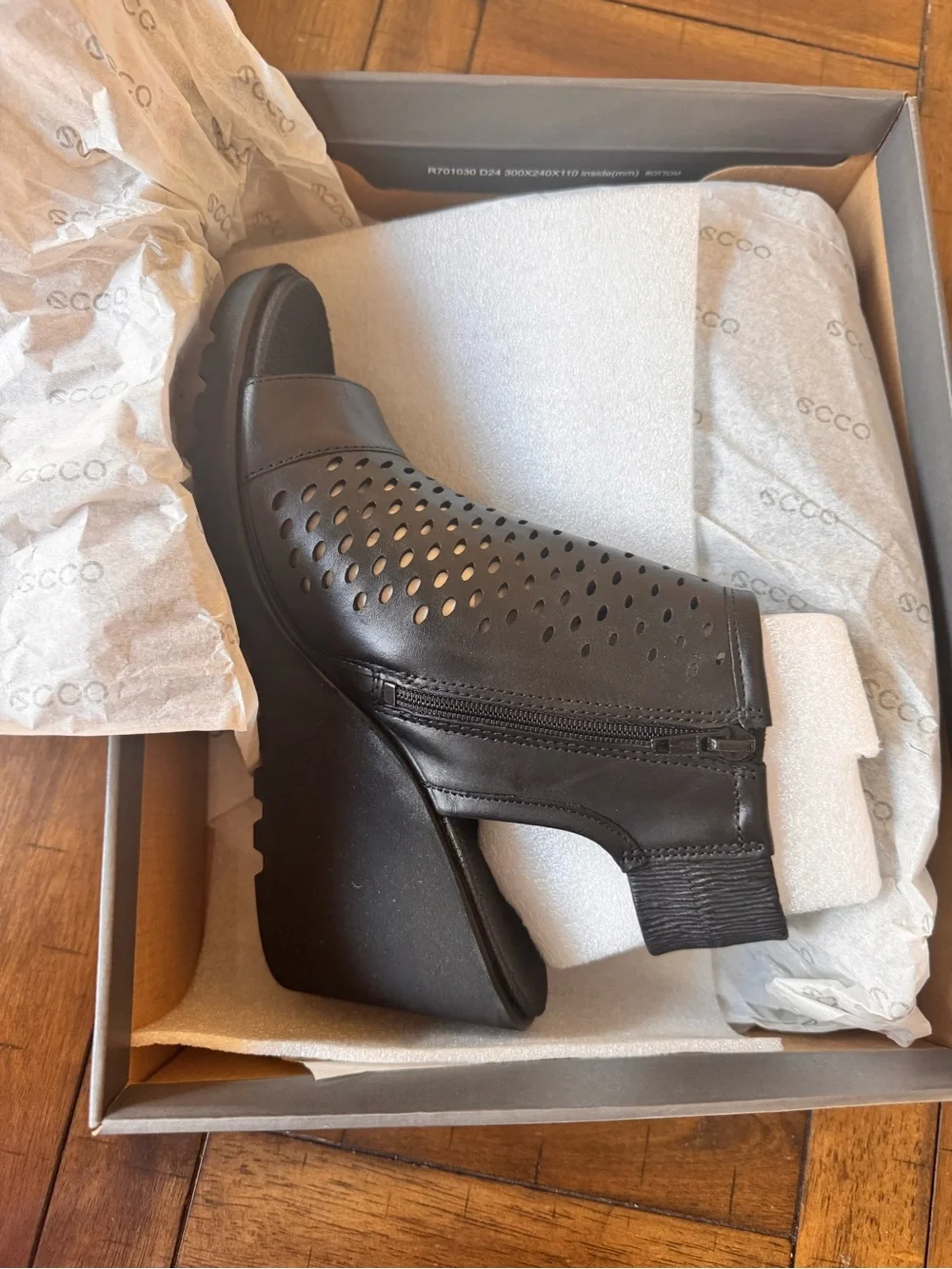 NWB Ecco Brown Perforated Wedge Sandals
